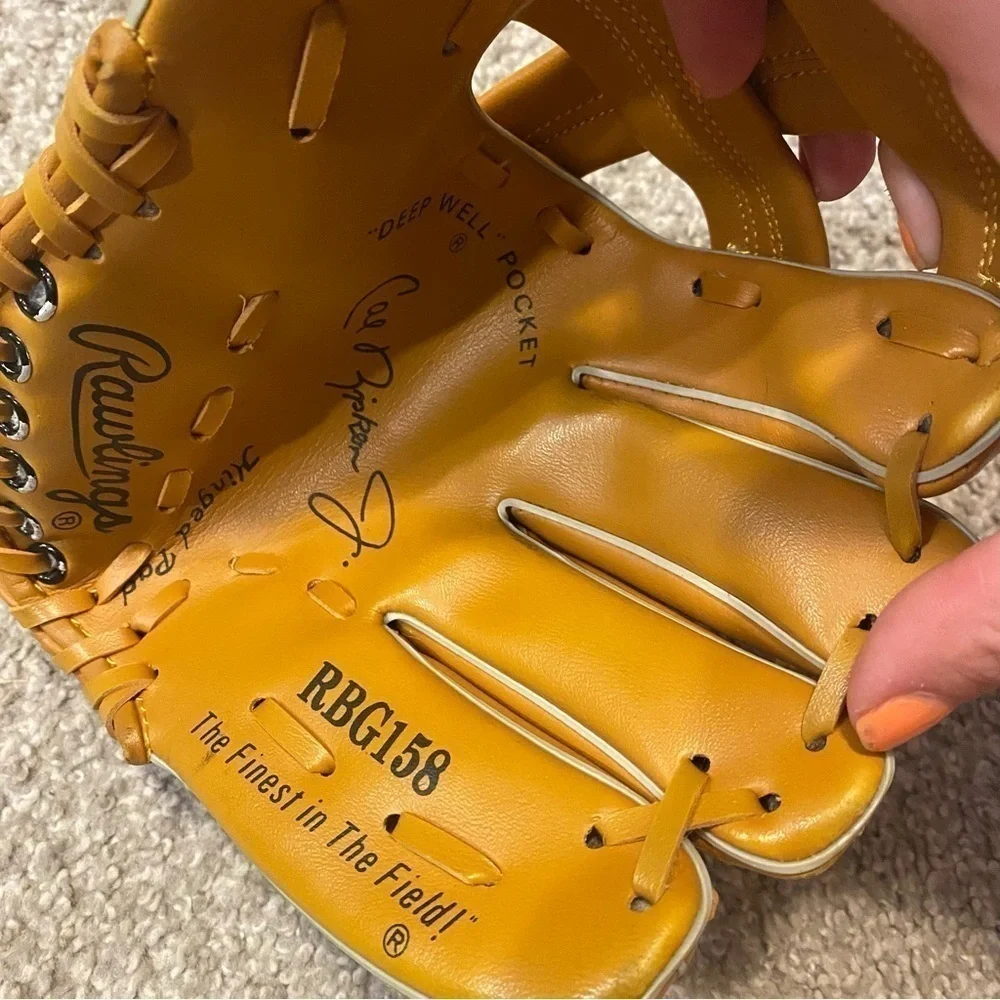 Rawlings RBG158 Baseball Glove Cal Ripken Jr. 9” Youth Deep Well Pocket